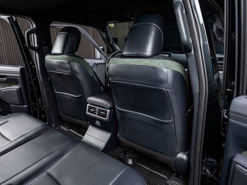 Used 2025 Lexus GX 550 image 32