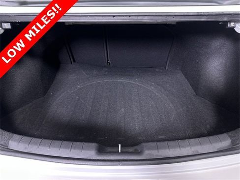 Used 2019 Hyundai Elantra SE image 27