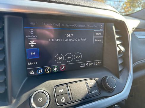 Used 2023 GMC Acadia SLE w/ Driver Convenience Package image 8