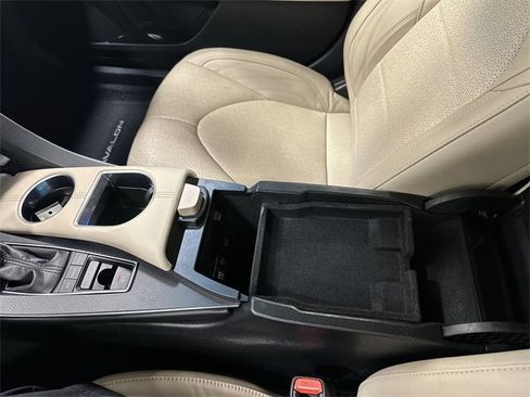 Used 2019 Toyota Avalon Limited image 36