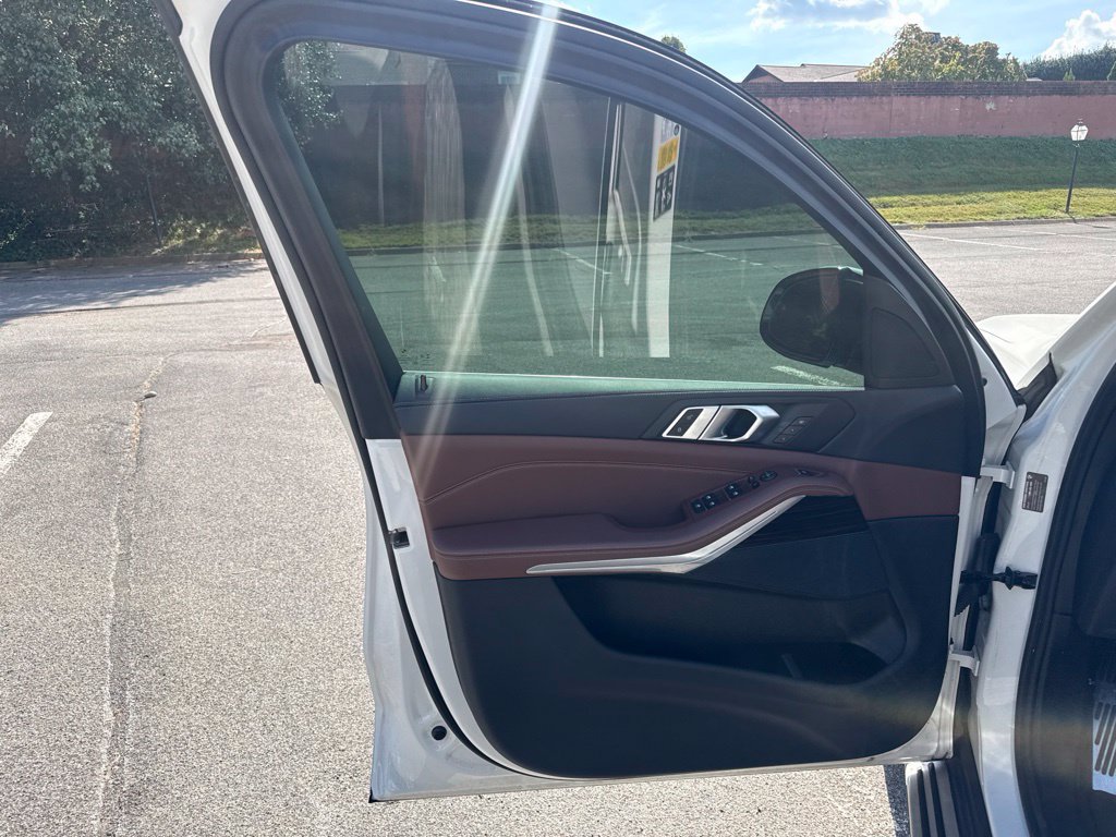 Used 2023 BMW X5 xDrive40i AWD/4WD image 9
