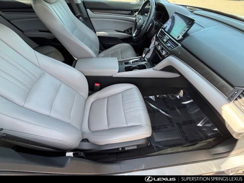 Used 2018 Honda Accord Touring image 11