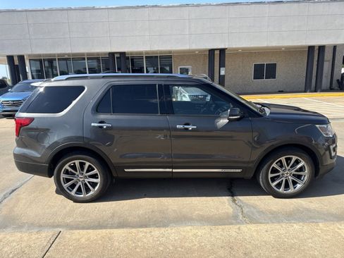 Used 2017 Ford Explorer Limited AWD/4WD image 8