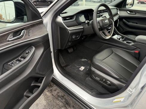 New 2025 Jeep Grand Cherokee L Limited image 20