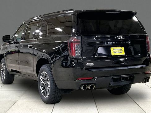 Used 2025 Chevrolet Suburban Z71 AWD/4WD image 11