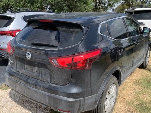 Used 2019 Nissan Rogue Sport S FWD image 2
