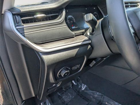 Used 2022 Jeep Grand Cherokee L Limited AWD/4WD image 25