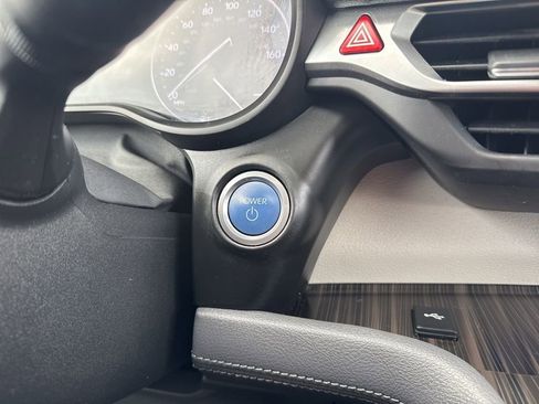 Used 2024 Toyota Sienna Limited image 33