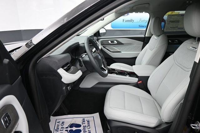 New 2026 Ford Explorer Platinum w/ LUX Leather Package AWD/4WD image 13
