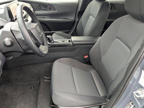 Used 2025 Toyota Prius LE image 17