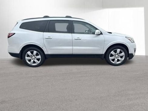 Used 2016 Chevrolet Traverse LT w/ Style and Technology Package FWD image 6