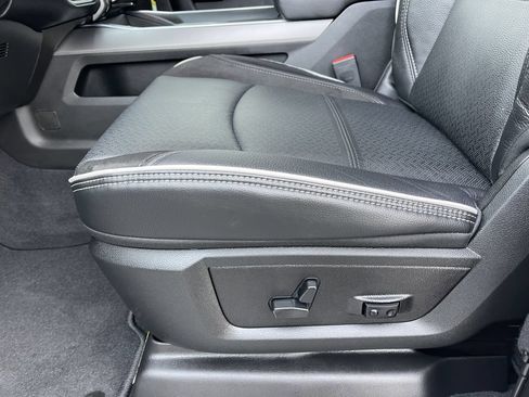 New 2026 RAM 2500 Laramie AWD/4WD image 14
