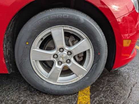 Used 2014 Chevrolet Cruze LT image 10