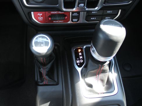 Used 2022 Jeep Gladiator Rubicon w/ LED Lighting Group AWD/4WD image 19