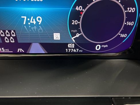 Used 2025 Volkswagen Atlas SEL Premium R-Line image 18