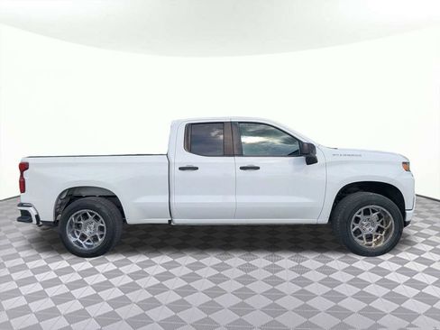 Used 2020 Chevrolet Silverado 1500 Custom w/ Custom Value Package RWD image 2