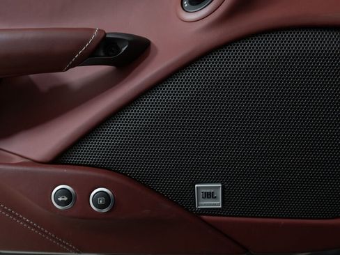 Used 2018 Ferrari 488 Spider image 33