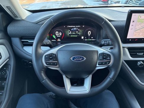 Used 2025 Ford Explorer Active AWD/4WD image 25
