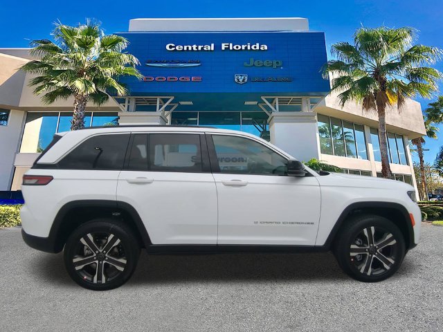 New 2027 Jeep Grand Cherokee Limited RWD image 4
