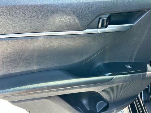 Used 2019 Toyota Camry SE FWD image 14
