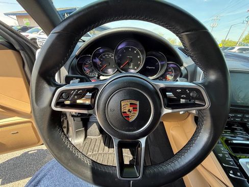 Used 2017 Porsche Cayenne AWD/4WD image 30