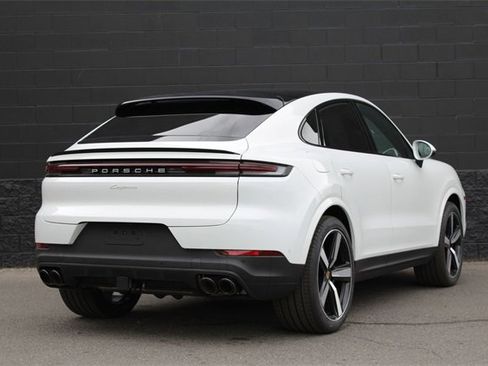 Used 2025 Porsche Cayenne Coupe image 9