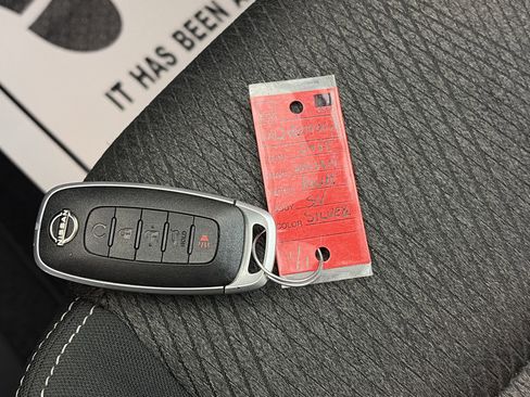 Used 2025 Nissan Rogue SV image 31