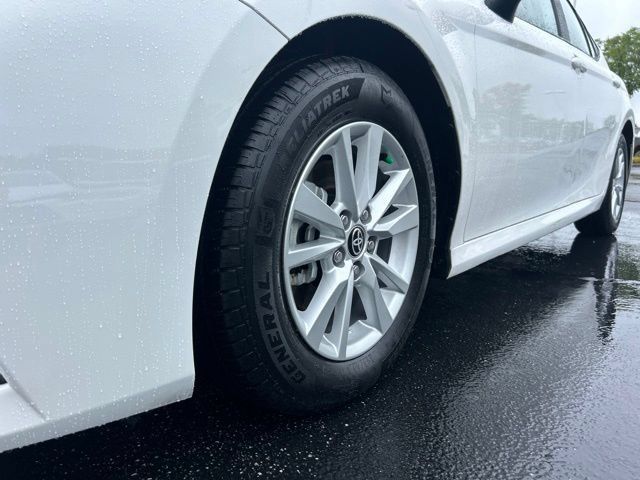 Used 2025 Toyota Camry LE FWD image 12