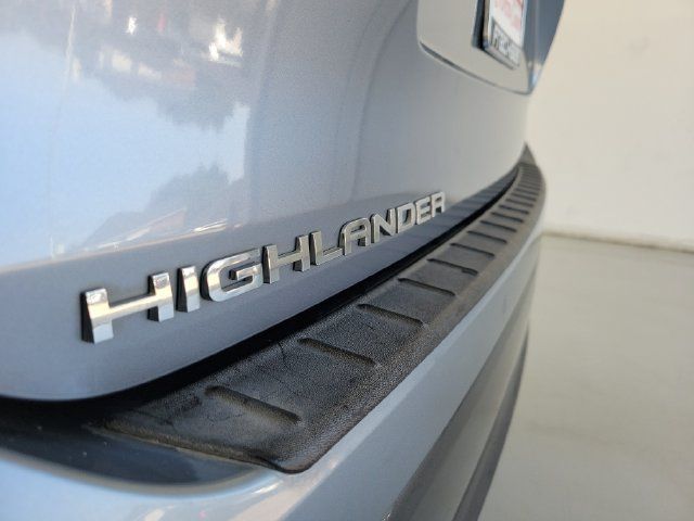 Used 2021 Toyota Highlander Limited FWD image 9