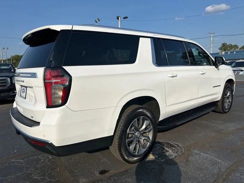 Used 2022 Chevrolet Suburban LT w/ Luxury Package RWD image 4