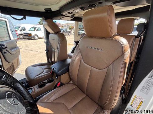Used 2016 Jeep Wrangler Unlimited Sahara w/ Connectivity Group AWD/4WD image 22