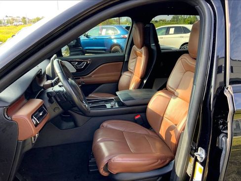 Used 2023 Lincoln Aviator Reserve w/ Equipment Group 201A AWD/4WD image 9