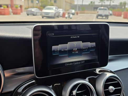 Used 2018 Mercedes-Benz GLC 300 4MATIC w/ Premium Package image 30