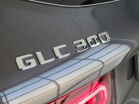 Used 2021 Mercedes-Benz GLC 300 image 5