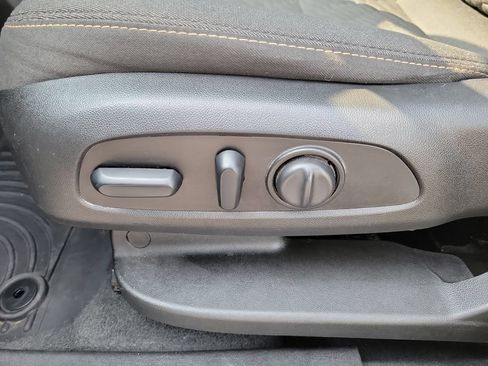 Used 2019 Chevrolet Equinox LT FWD image 20