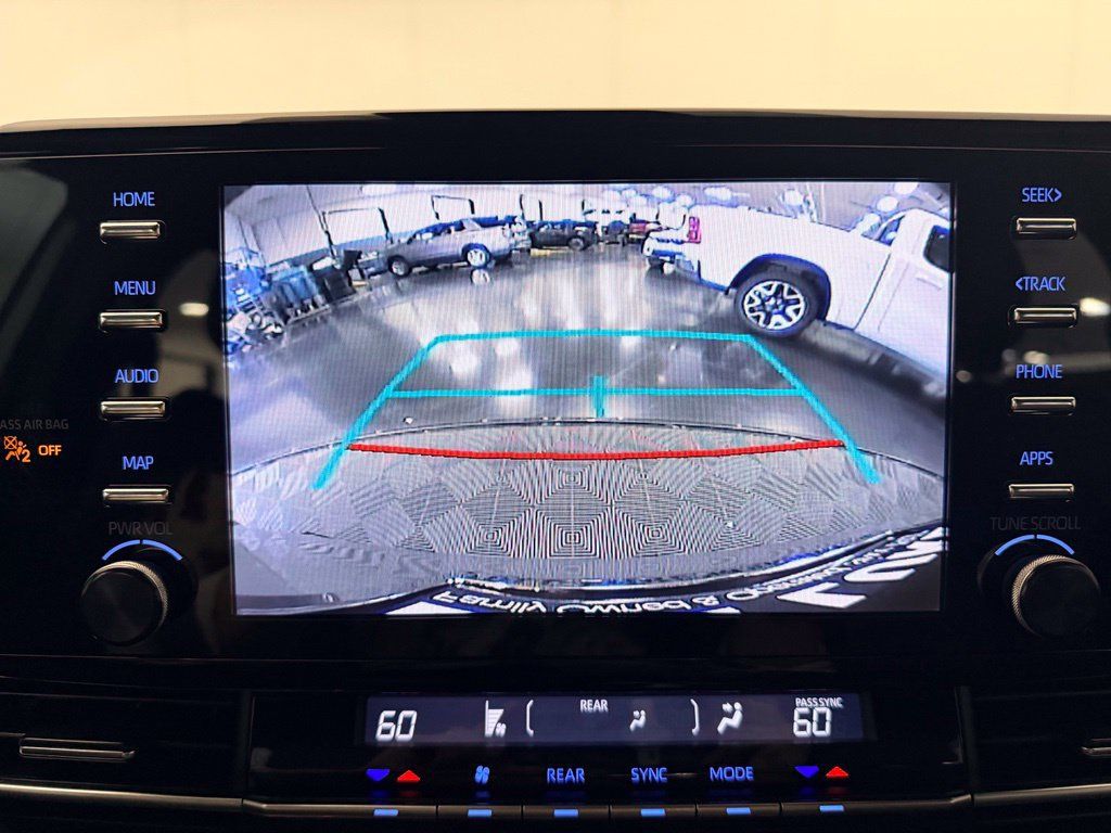Used 2021 Toyota Sienna XSE FWD image 30