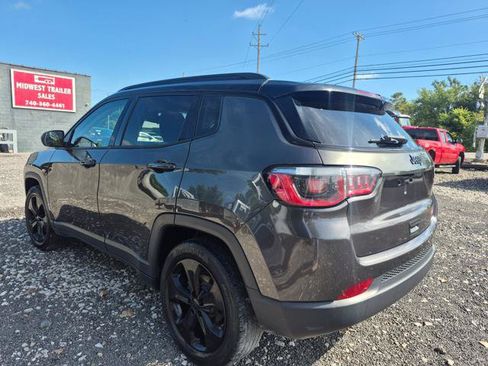 Used 2018 Jeep Compass Latitude FWD image 3