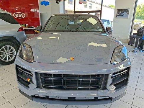 Used 2024 Porsche Cayenne Turbo GT AWD/4WD image 23