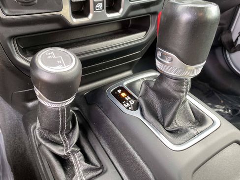 Used 2022 Jeep Wrangler Unlimited Sahara w/ Cold Weather Group AWD/4WD image 16