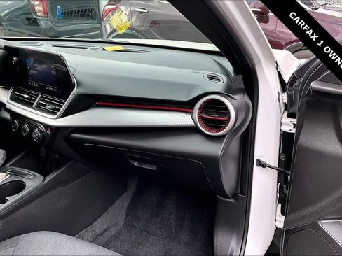 Used 2024 Chevrolet Trax RS image 25