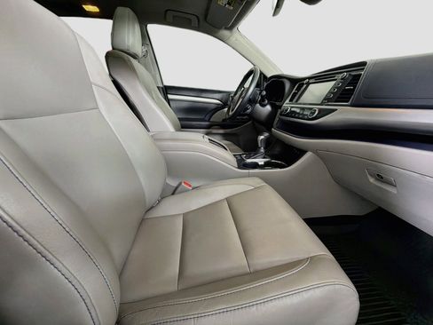 Used 2018 Toyota Highlander XLE FWD image 31