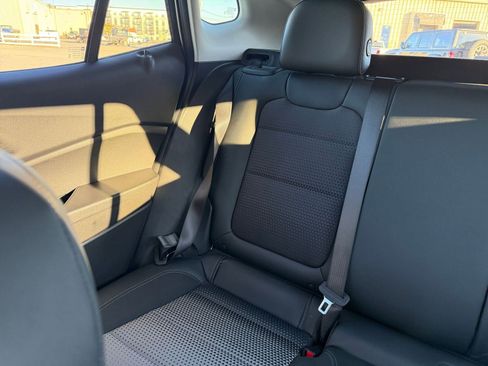 Used 2025 Chevrolet Trax LT image 37