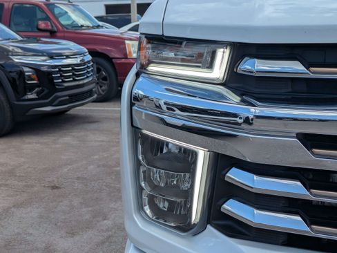 Used 2022 Chevrolet Silverado 2500 High Country w/ Z71 Off-Road Package AWD/4WD image 9