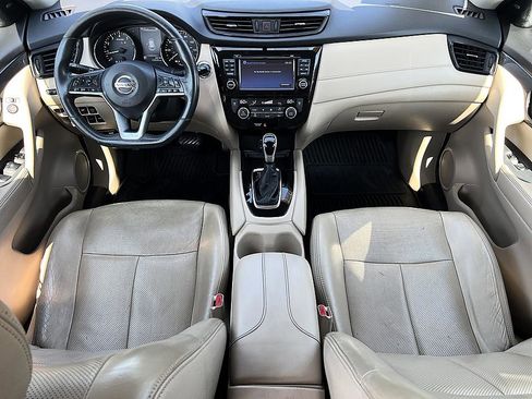 Used 2017 Nissan Rogue SV FWD image 18