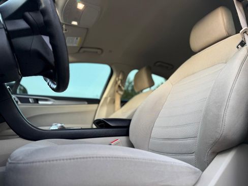 Used 2019 Ford Fusion SE FWD image 13