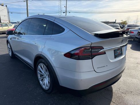 Used 2018 Tesla Model X 75D image 5