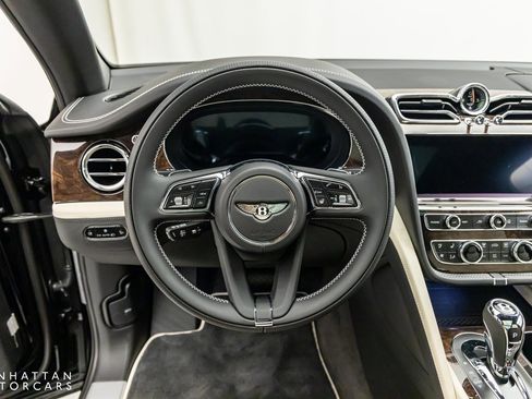 Used 2024 Bentley Bentayga Extended Wheelbase image 15