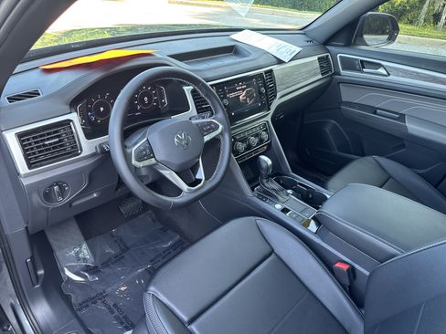 Used 2023 Volkswagen Atlas Cross Sport SE w/ Panoramic Sunroof Package FWD image 18