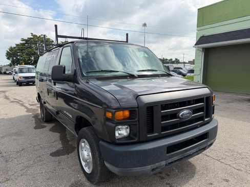 Used 2011 Ford E-150 and Econoline 150 w/ Commercial Cargo Van Pkg RWD image 4