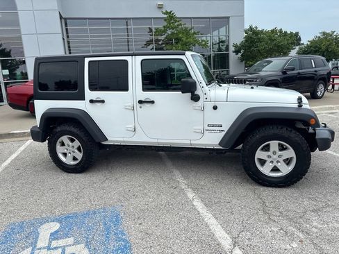 Used 2018 Jeep Wrangler Unlimited Sport S AWD/4WD image 33